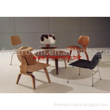 eames plywood table and chairs eames lounge chair barcelona chair le corbusier sofa